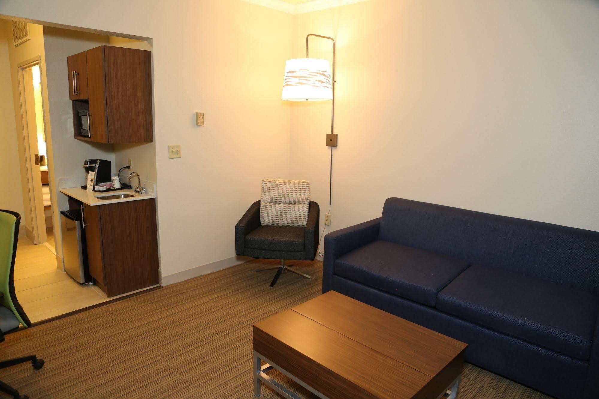 Holiday Inn Express Hotel & Suites Greenville By Ihg Extérieur photo